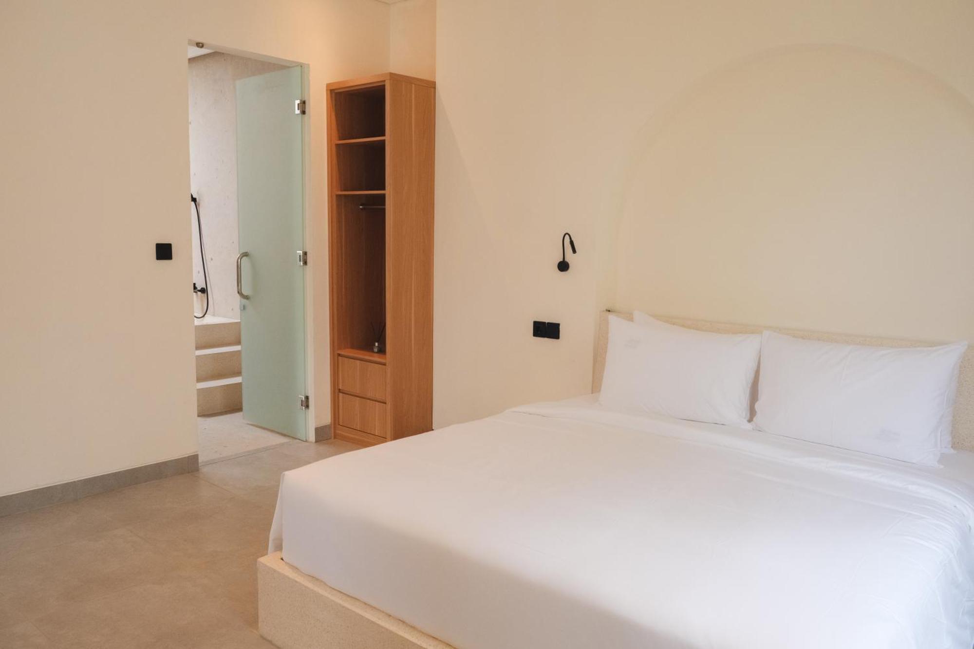 Kahuna By Aayan Hotel *